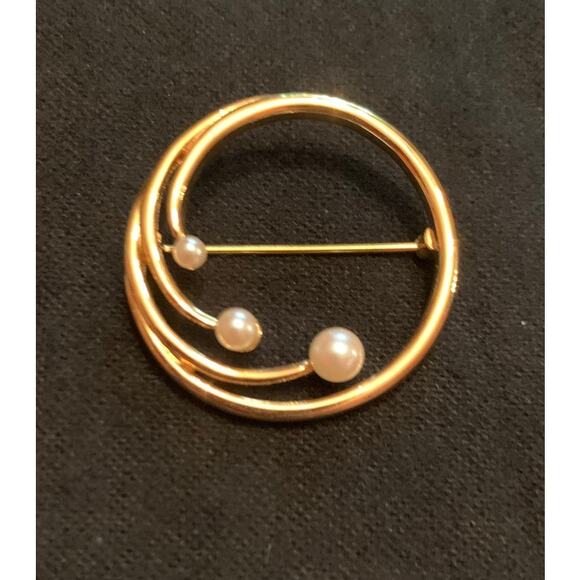 Monet Vintage Gold and Pearl Brooch - Picture 1 of 3